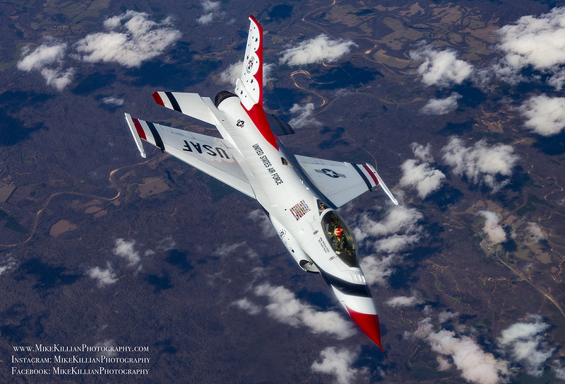 Illustration for article titled Watch The Thunderbirds Gas Up From A KC-135 On Their Way To Florida For the Daytona 500